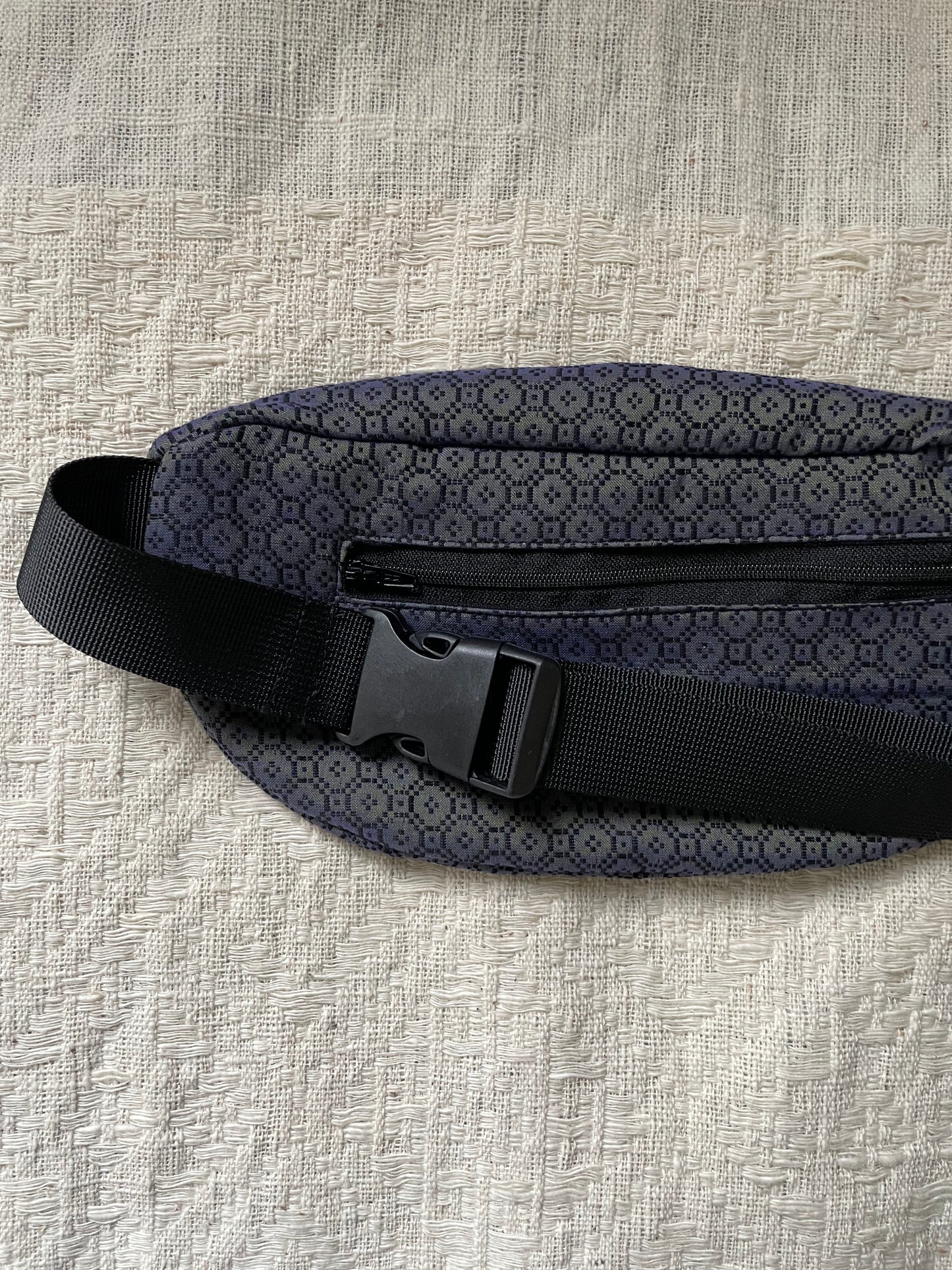 Sac banane Rakhine gris bleu