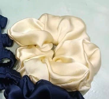 100% silk scrunchie