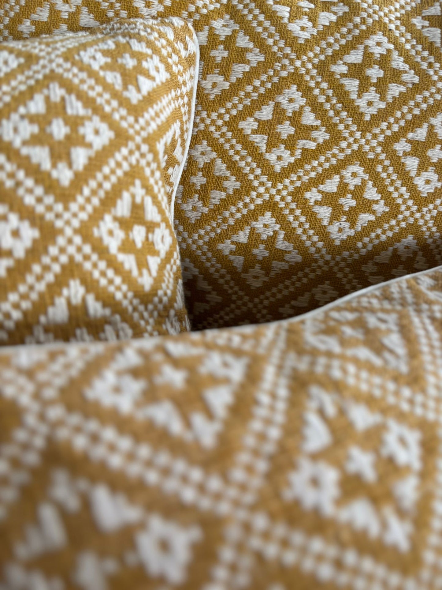 Housse de coussin Dokmai moutarde