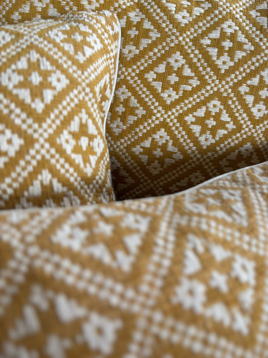 Housse de coussin Dokmai moutarde