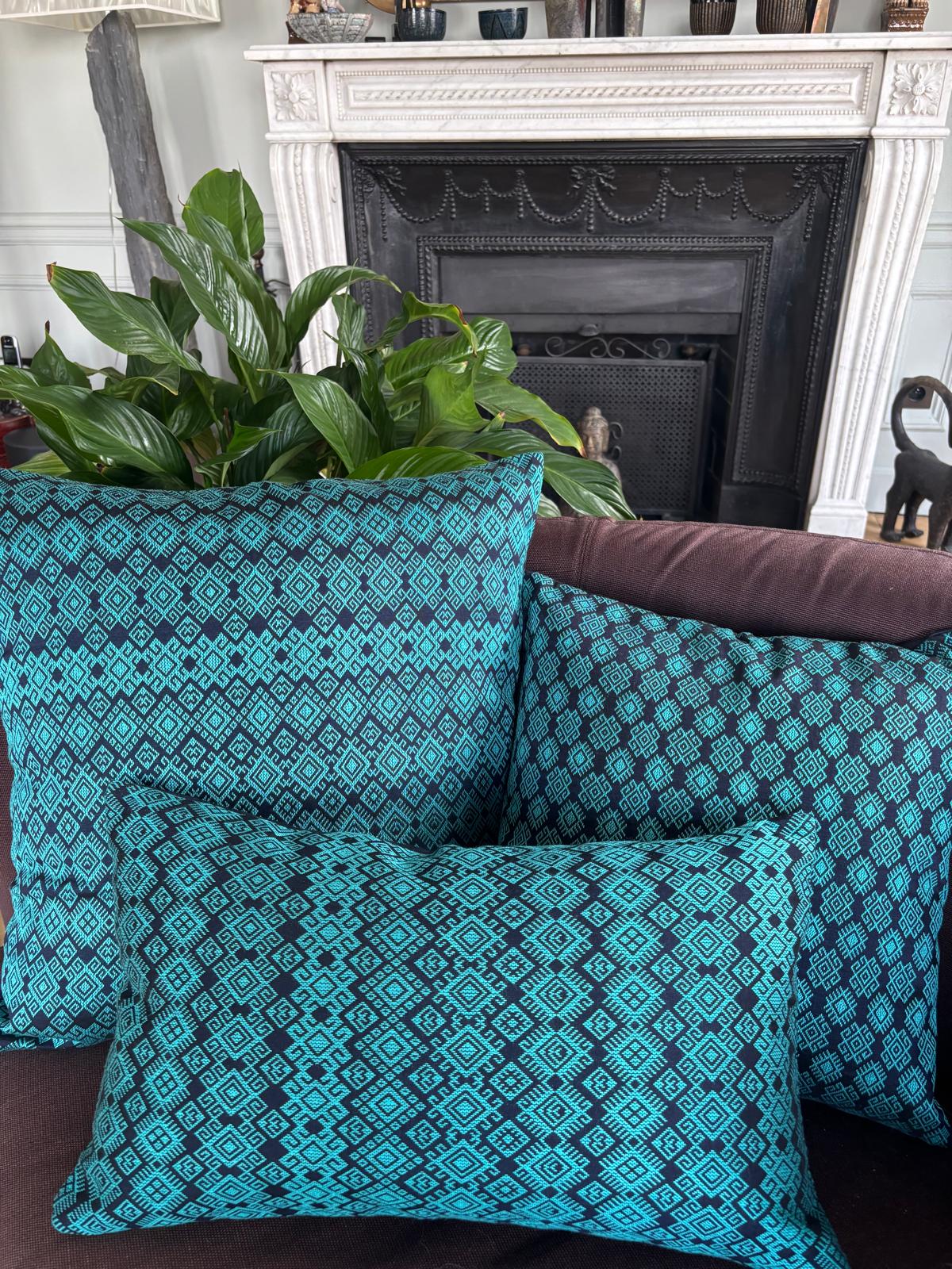 Housse de coussin Kachin bleu et turquoise