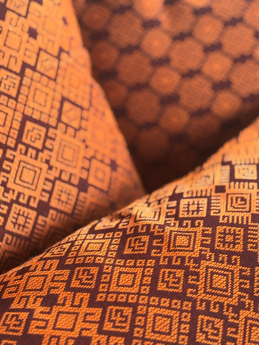 Housse de coussin Kachin bordeaux et orange (RIDA)