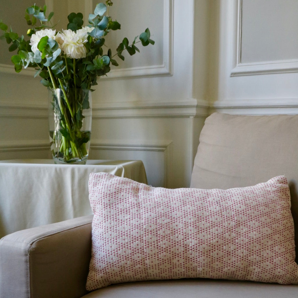 Housse de coussin Kayan Rose – Opportunity for Women