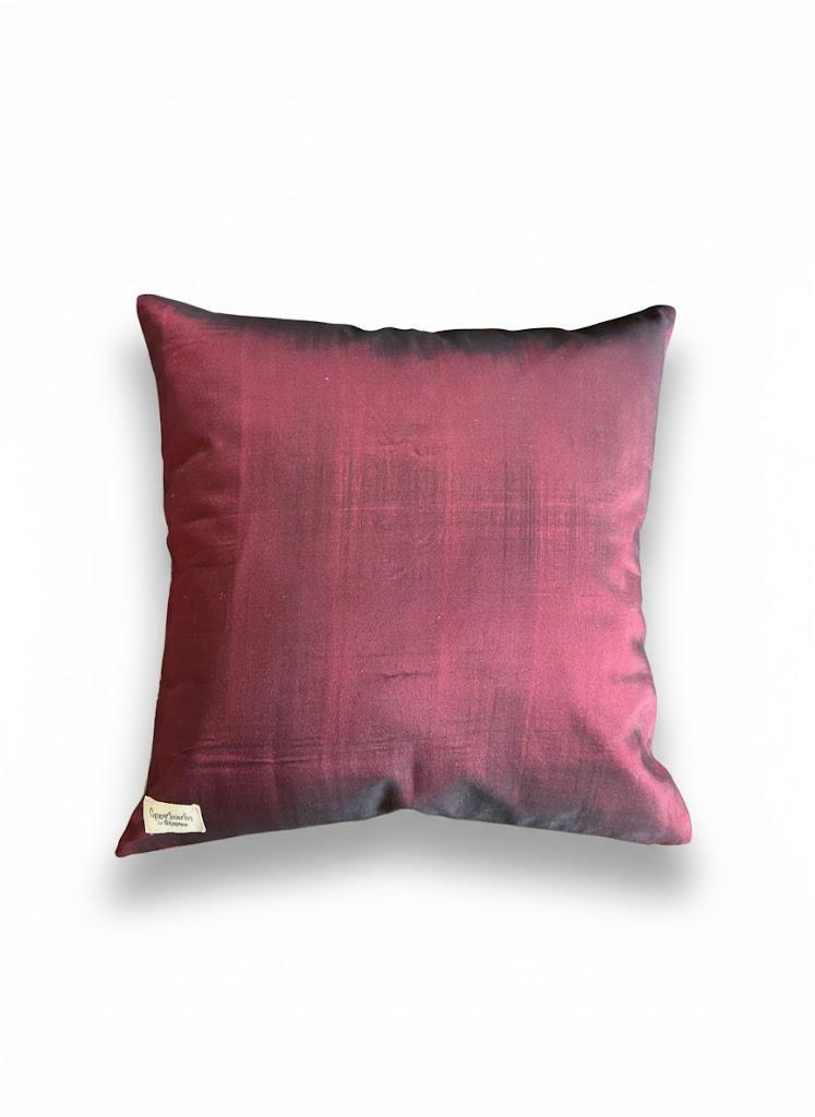 Housse de coussin Kachin bordeaux et beige (RIDA)