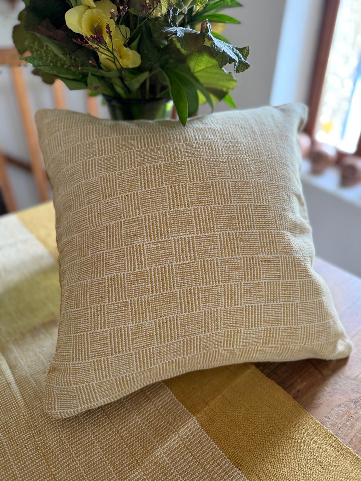 Gelber Kissenbezug „Dokmai“