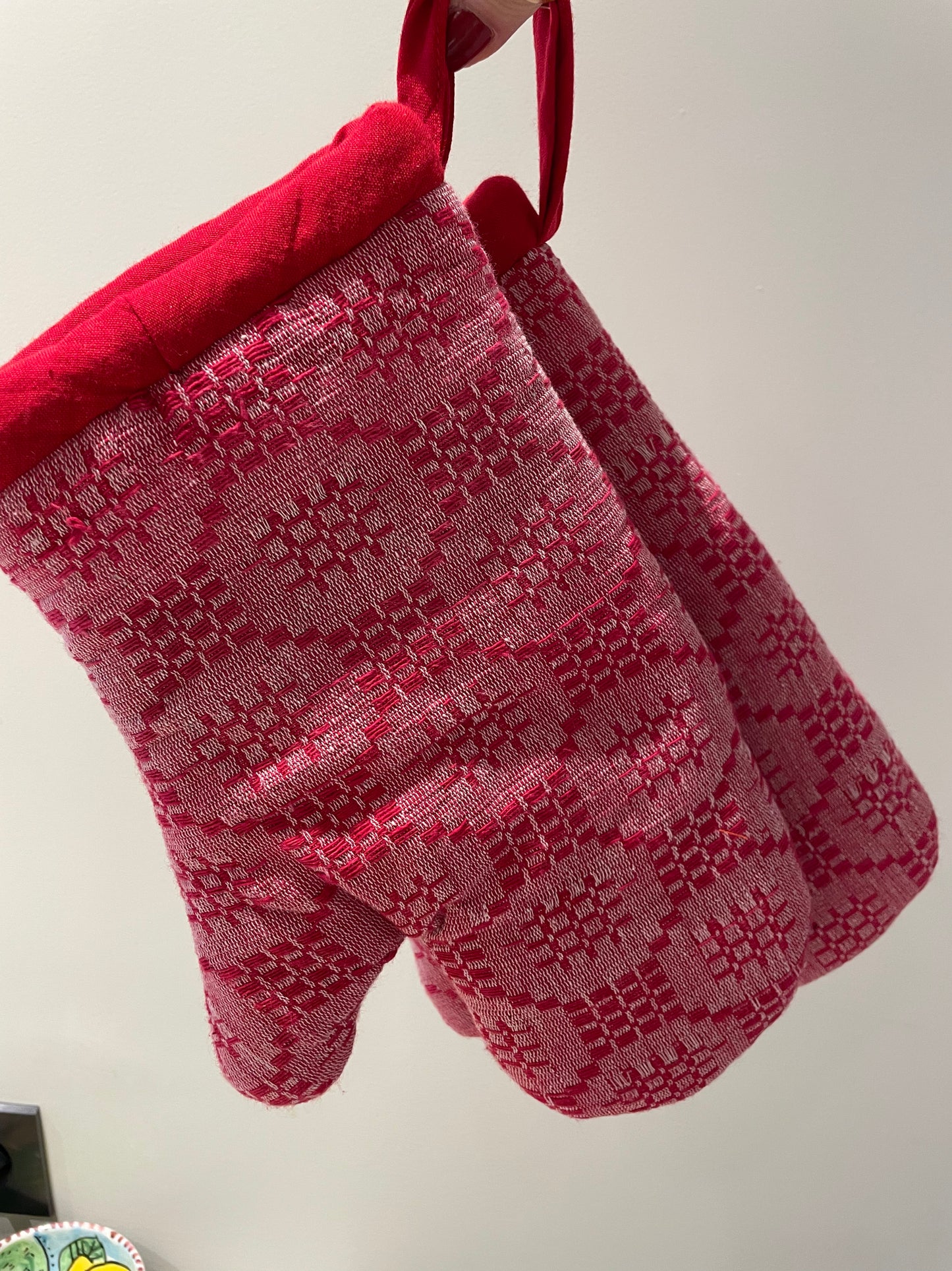 Topflappen mit rotem Muster 