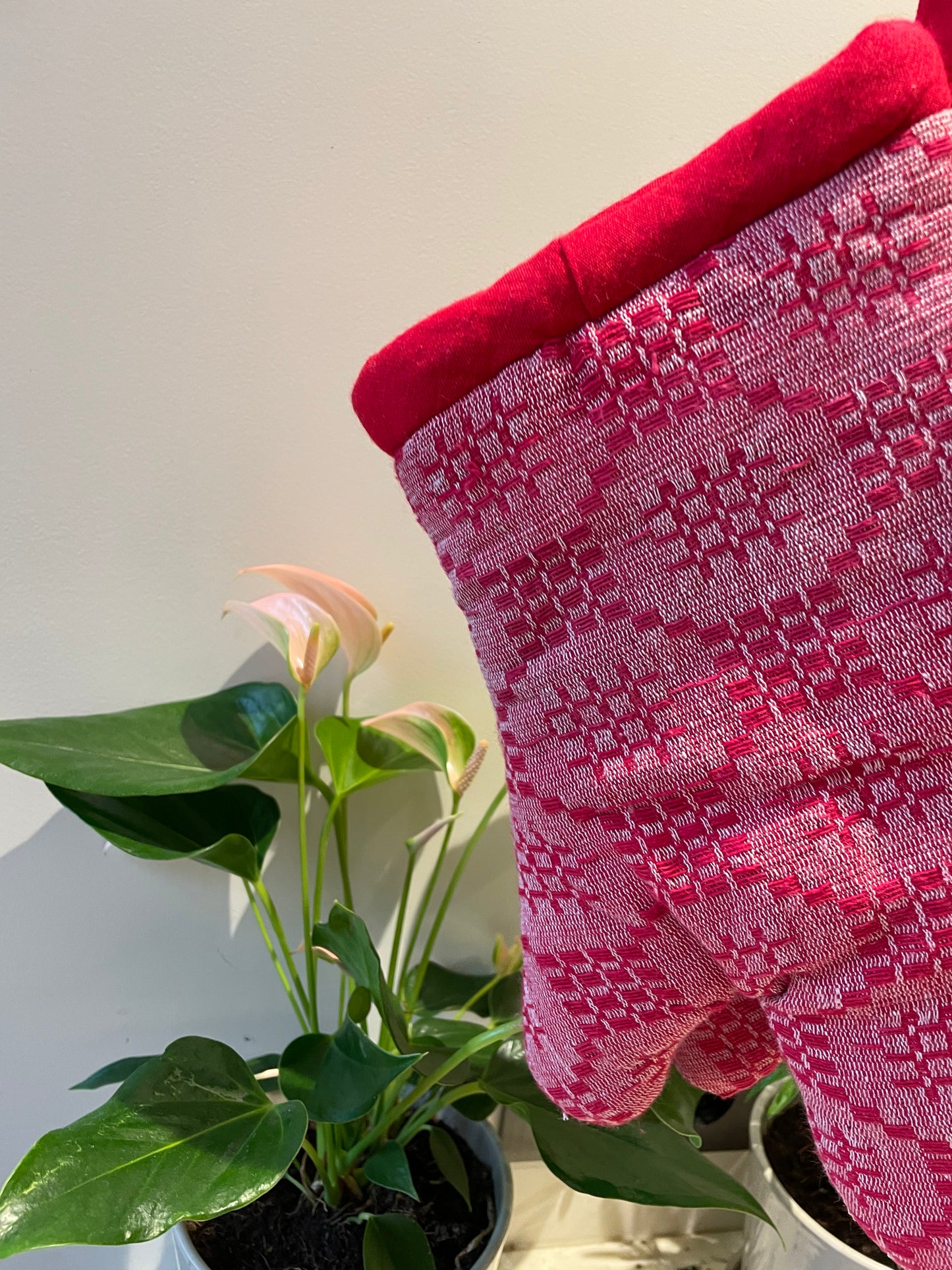 Topflappen mit rotem Muster 