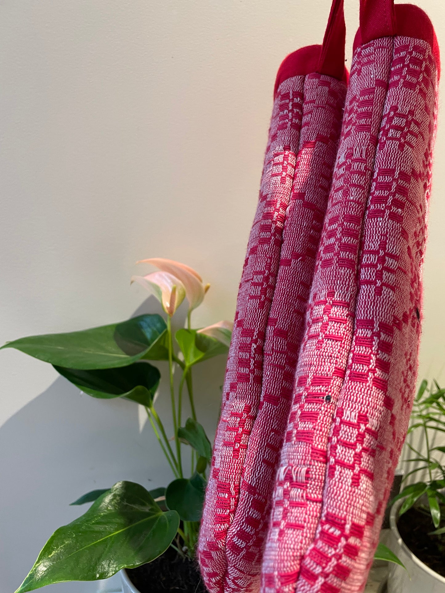 Topflappen mit rotem Muster 