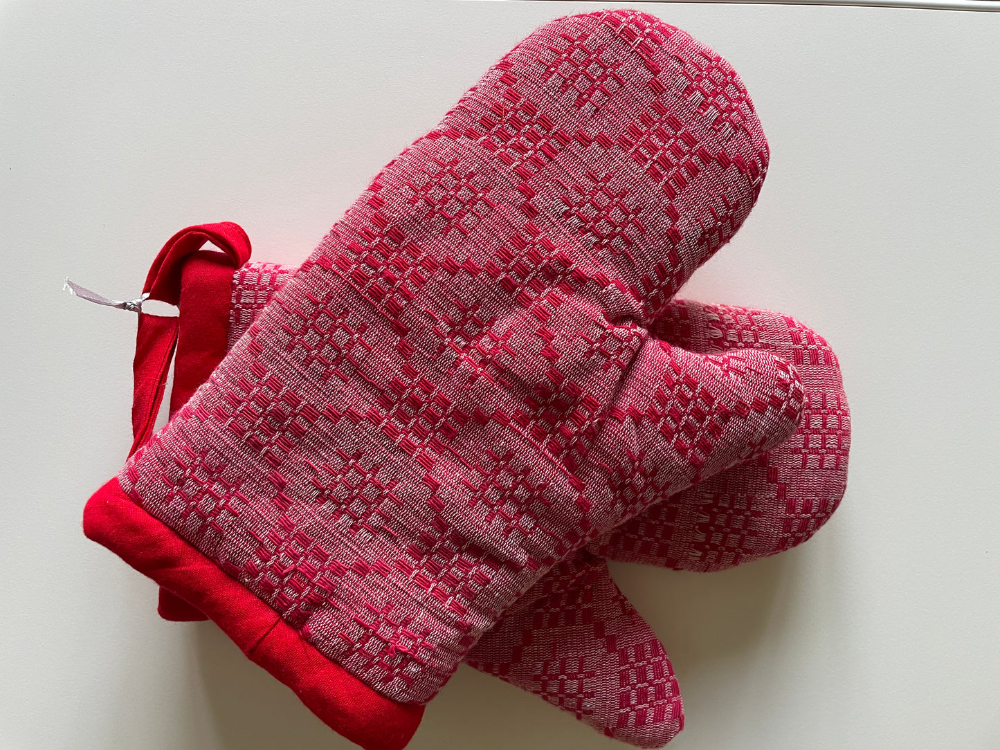 Topflappen mit rotem Muster 