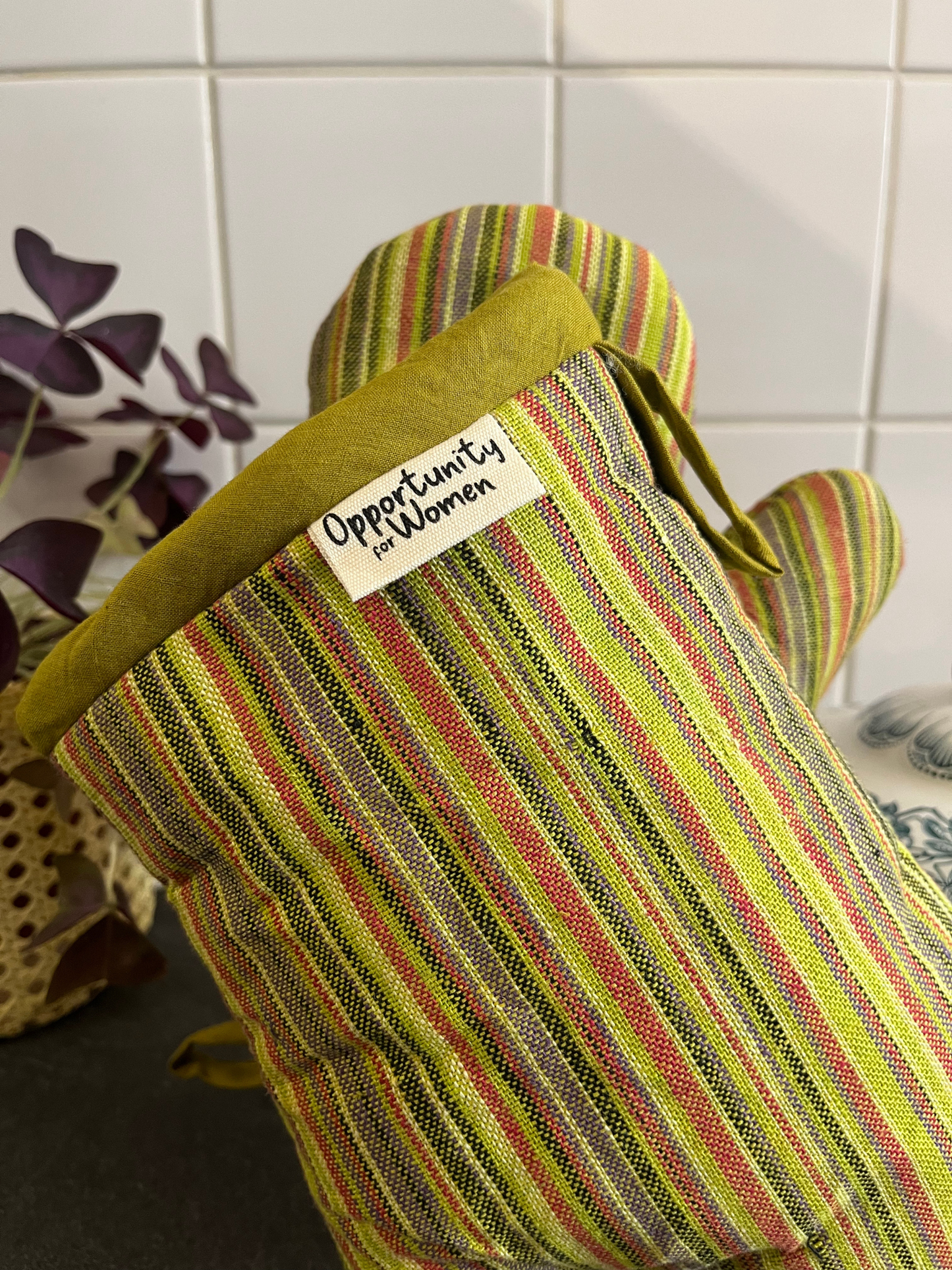 Green oven mitts with multicolored stripes
