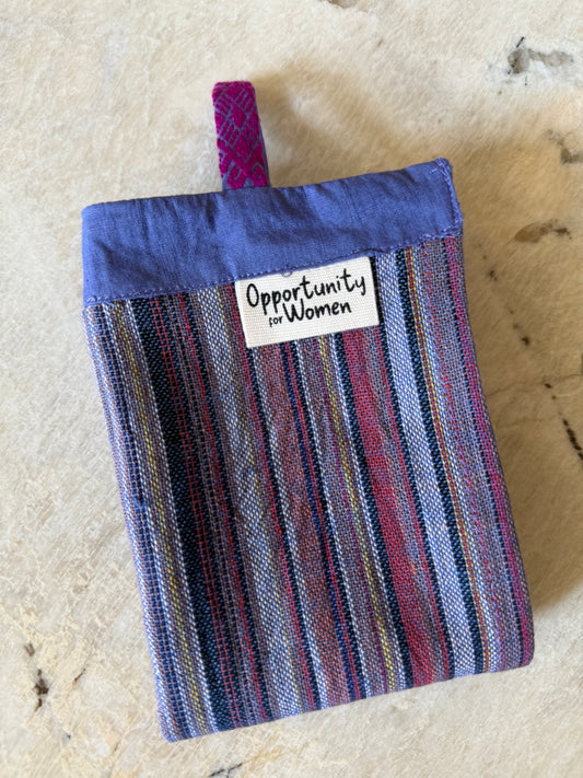 Torchon de cuisine bleu à lignes multicolores