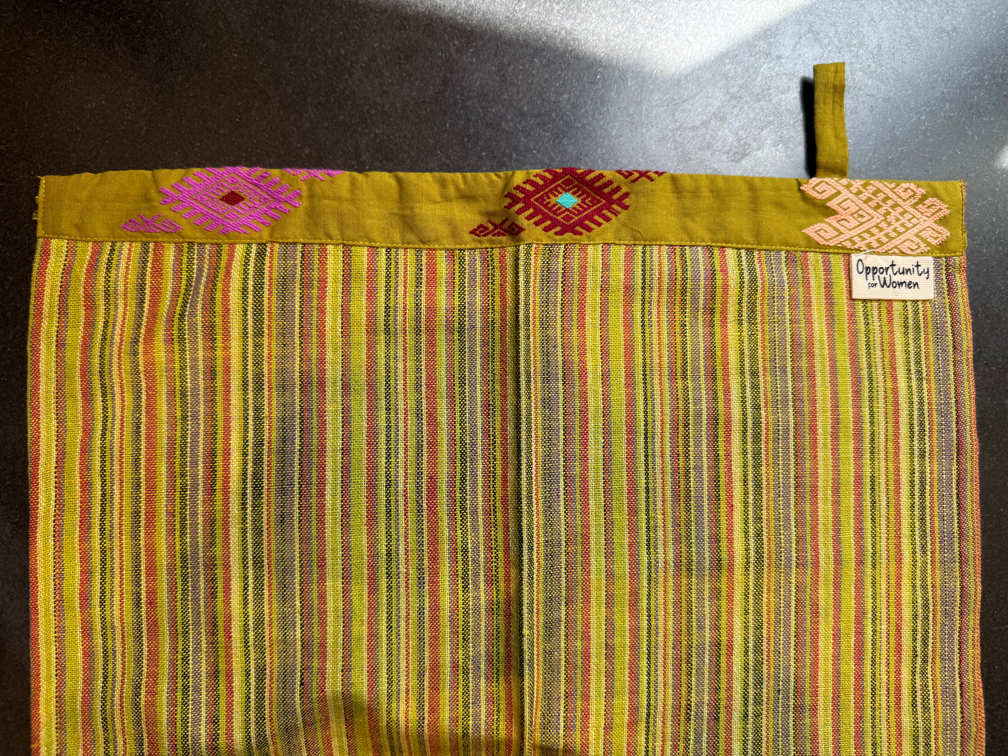 Torchon de cuisine vert à lignes multicolores